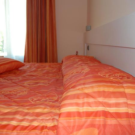 Hotel Flaminio Tavernelle Serrungarina Ruang foto