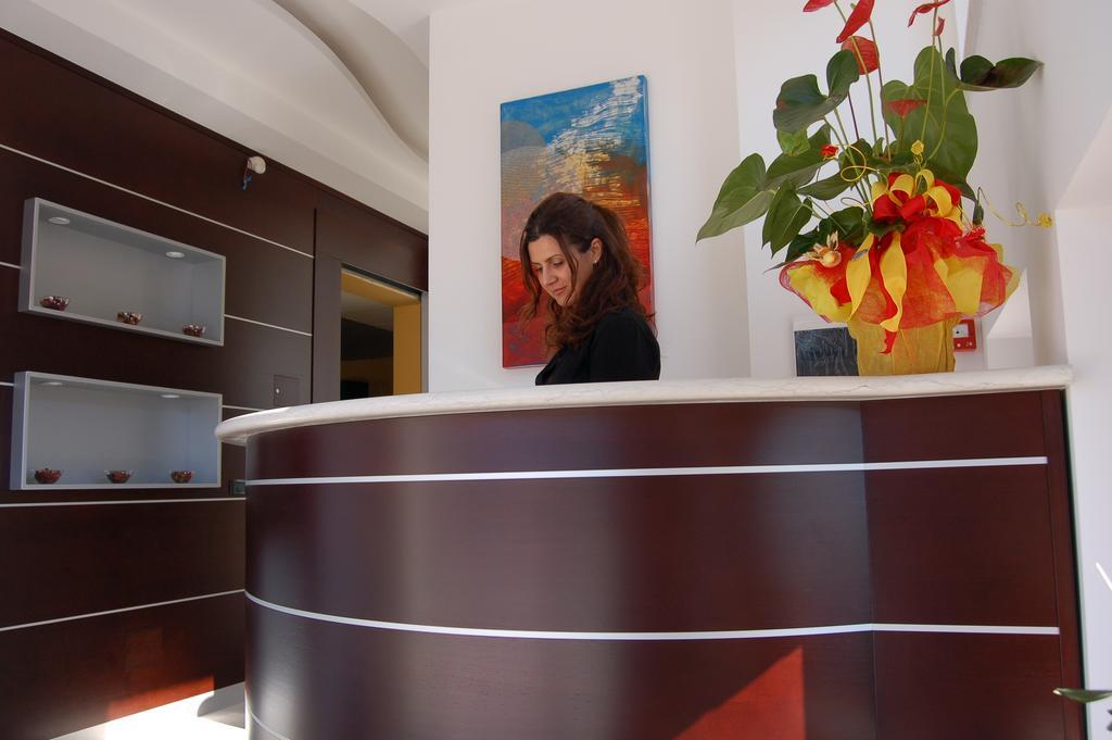Hotel Flaminio Tavernelle Serrungarina Bagian luar foto