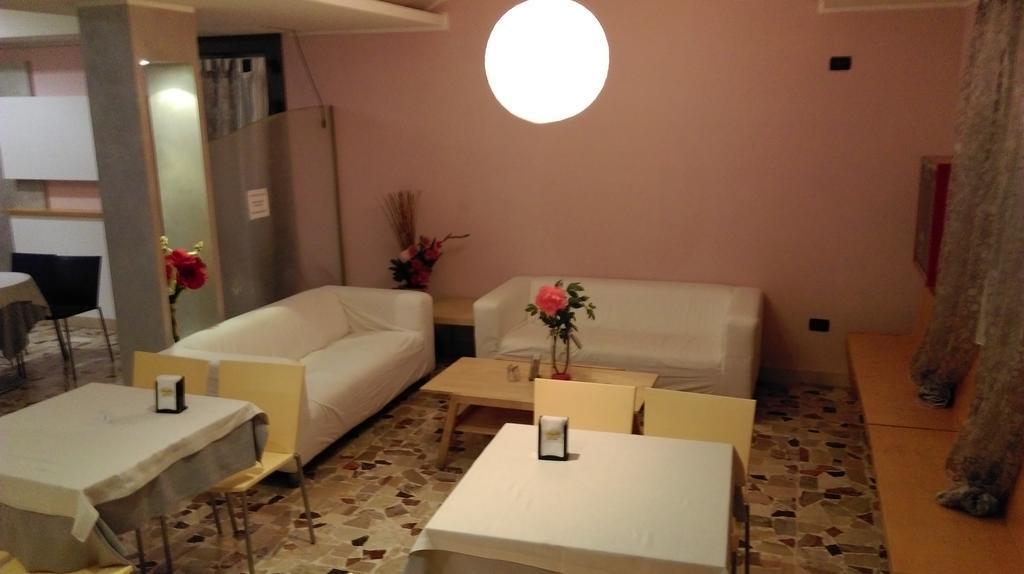 Hotel Flaminio Tavernelle Serrungarina Bagian luar foto